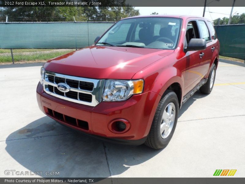 Front 3/4 View of 2012 Escape XLS