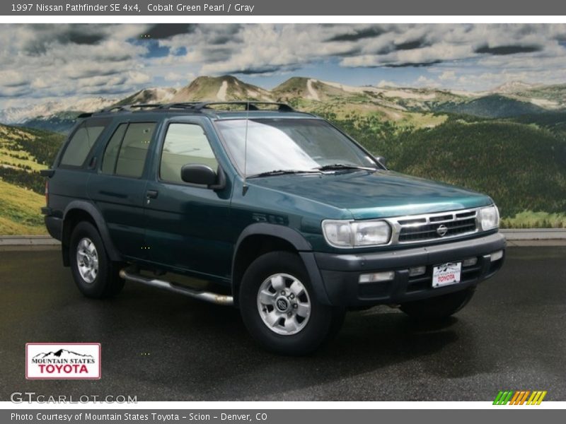 Cobalt Green Pearl / Gray 1997 Nissan Pathfinder SE 4x4