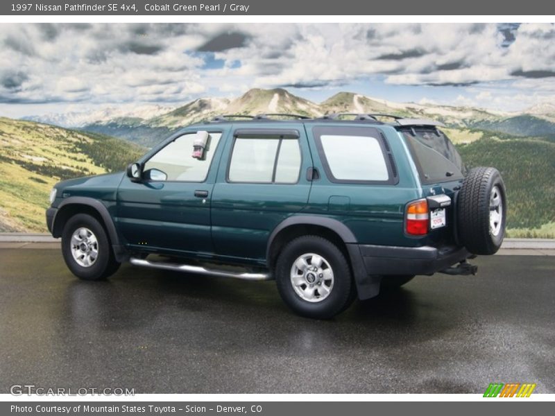 Cobalt Green Pearl / Gray 1997 Nissan Pathfinder SE 4x4