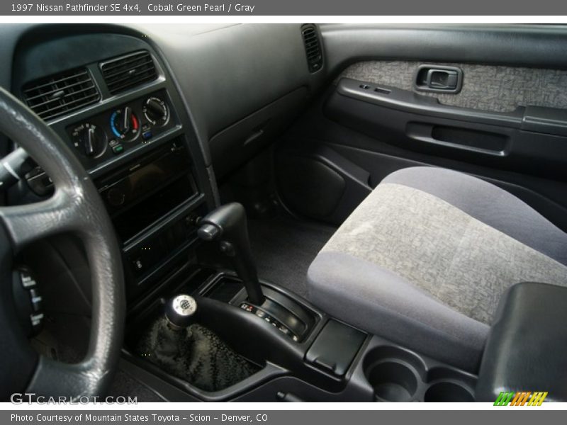 Cobalt Green Pearl / Gray 1997 Nissan Pathfinder SE 4x4