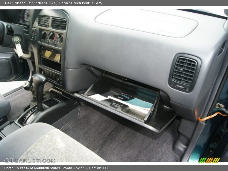Cobalt Green Pearl / Gray 1997 Nissan Pathfinder SE 4x4