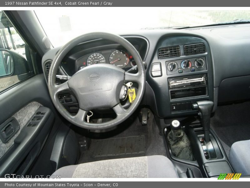 Cobalt Green Pearl / Gray 1997 Nissan Pathfinder SE 4x4