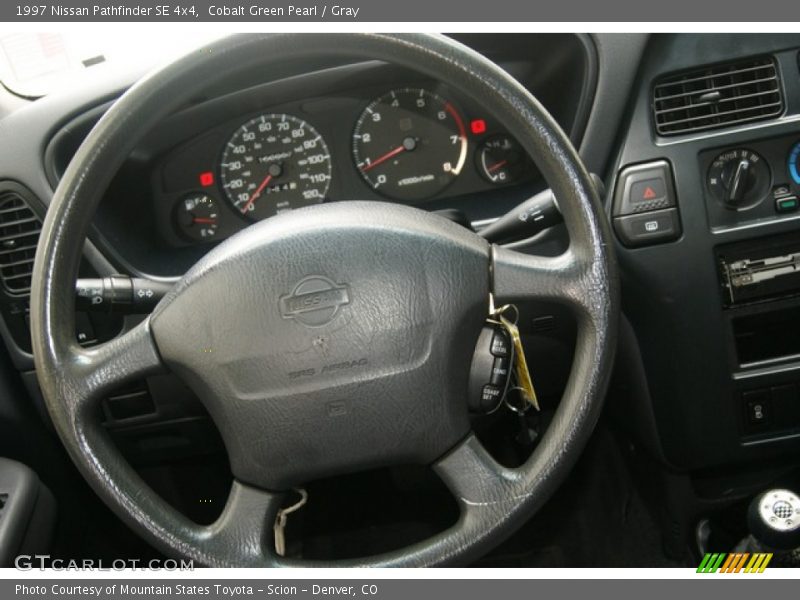 Cobalt Green Pearl / Gray 1997 Nissan Pathfinder SE 4x4