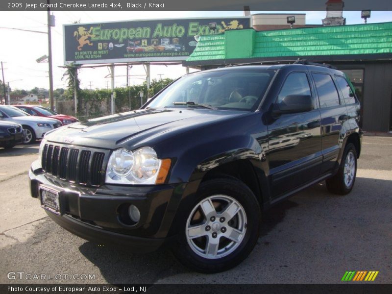 Black / Khaki 2005 Jeep Grand Cherokee Laredo 4x4