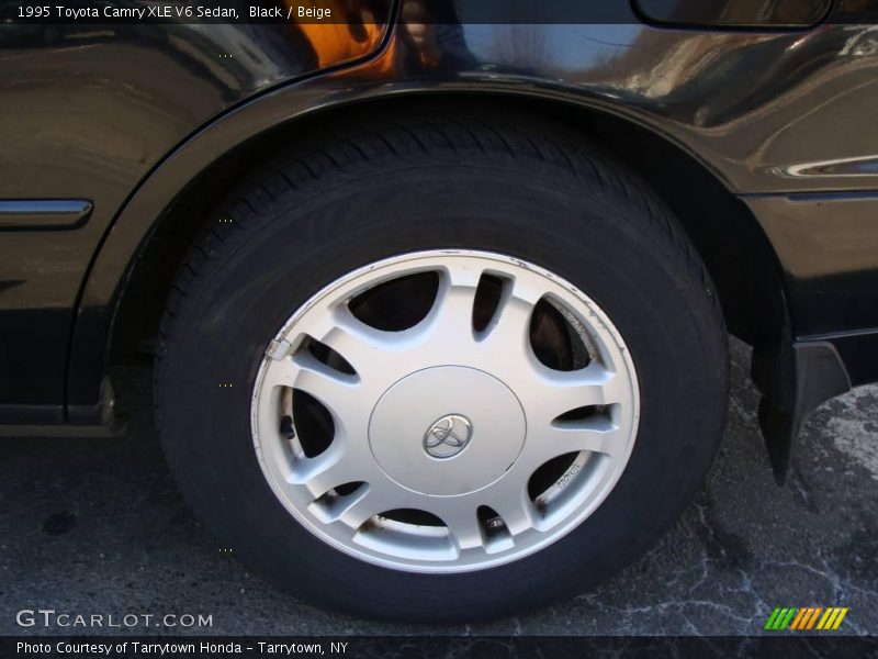 Black / Beige 1995 Toyota Camry XLE V6 Sedan