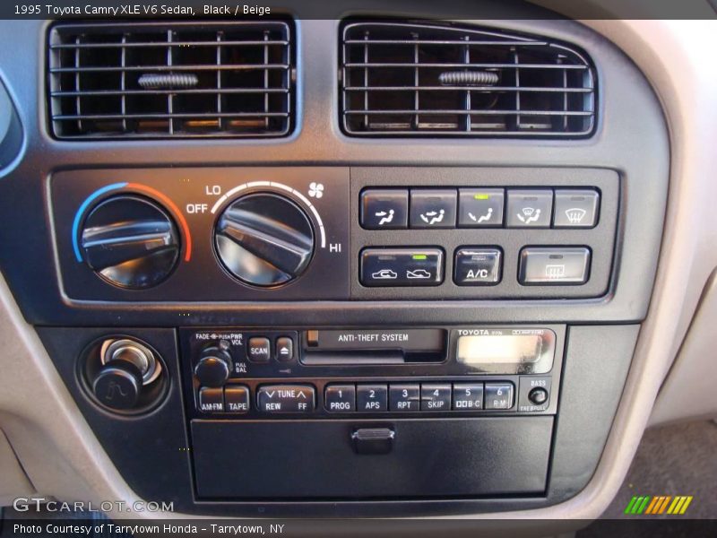 Black / Beige 1995 Toyota Camry XLE V6 Sedan