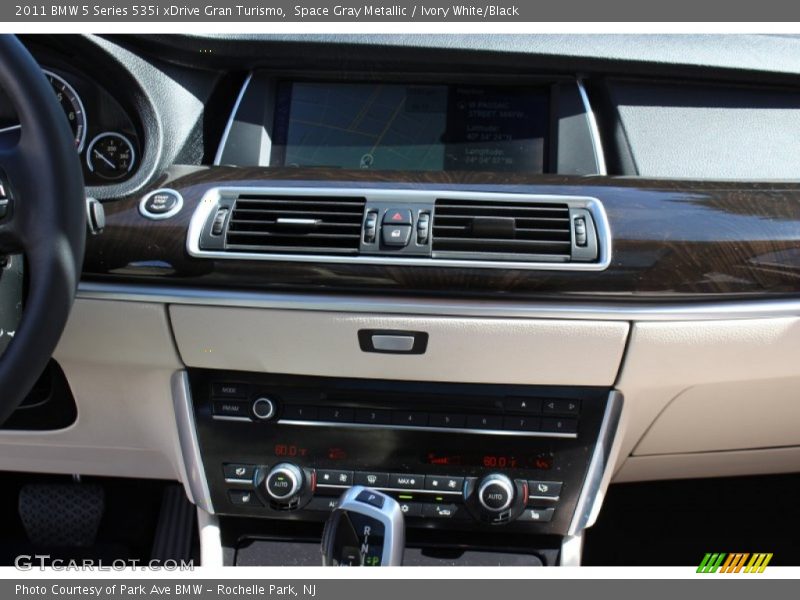 Space Gray Metallic / Ivory White/Black 2011 BMW 5 Series 535i xDrive Gran Turismo