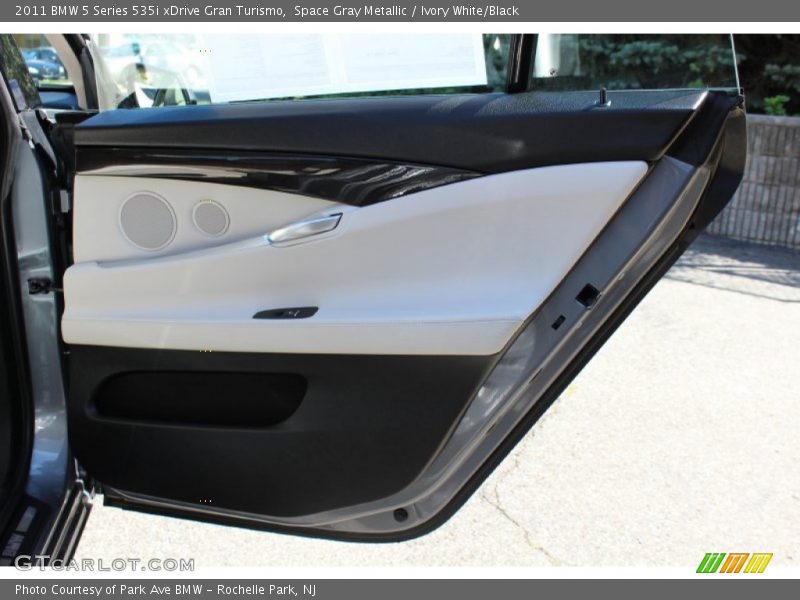 Space Gray Metallic / Ivory White/Black 2011 BMW 5 Series 535i xDrive Gran Turismo