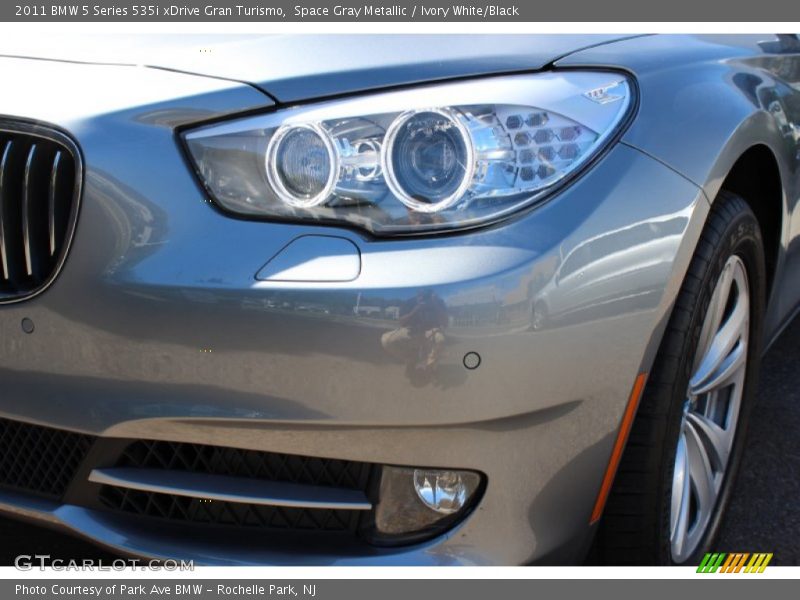 Space Gray Metallic / Ivory White/Black 2011 BMW 5 Series 535i xDrive Gran Turismo