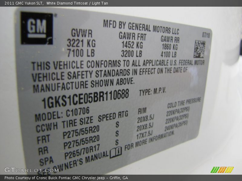 White Diamond Tintcoat / Light Tan 2011 GMC Yukon SLT