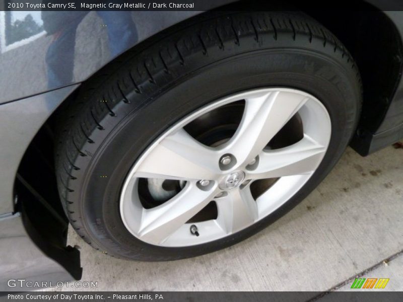 Magnetic Gray Metallic / Dark Charcoal 2010 Toyota Camry SE