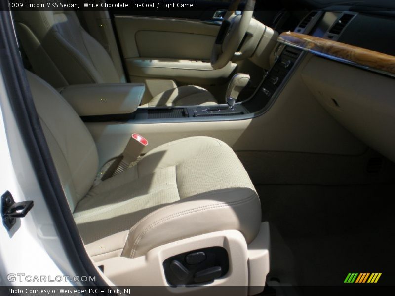 White Chocolate Tri-Coat / Light Camel 2009 Lincoln MKS Sedan