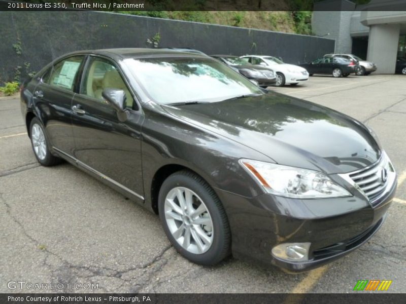 Front 3/4 View of 2011 ES 350