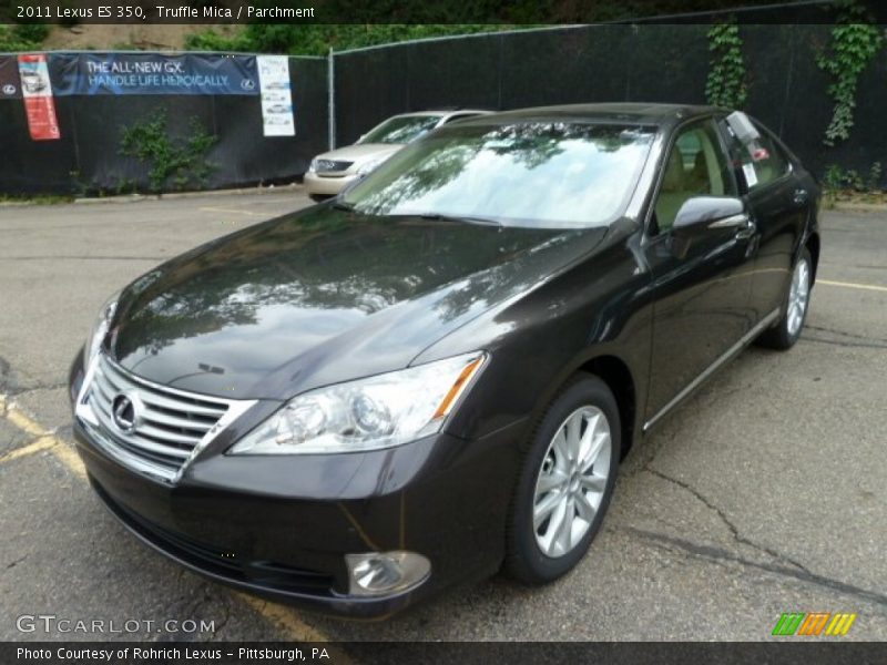 Front 3/4 View of 2011 ES 350