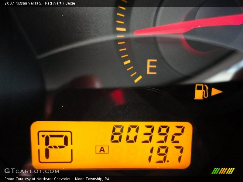 Red Alert / Beige 2007 Nissan Versa S
