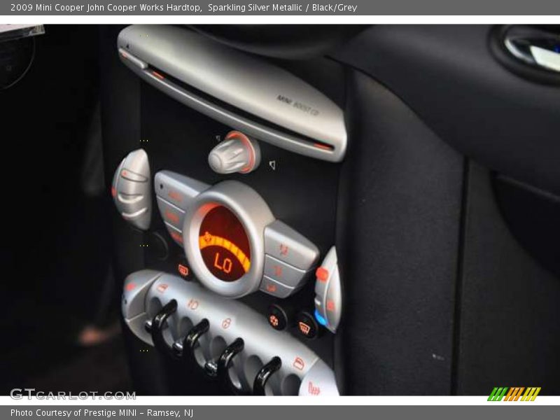 Sparkling Silver Metallic / Black/Grey 2009 Mini Cooper John Cooper Works Hardtop