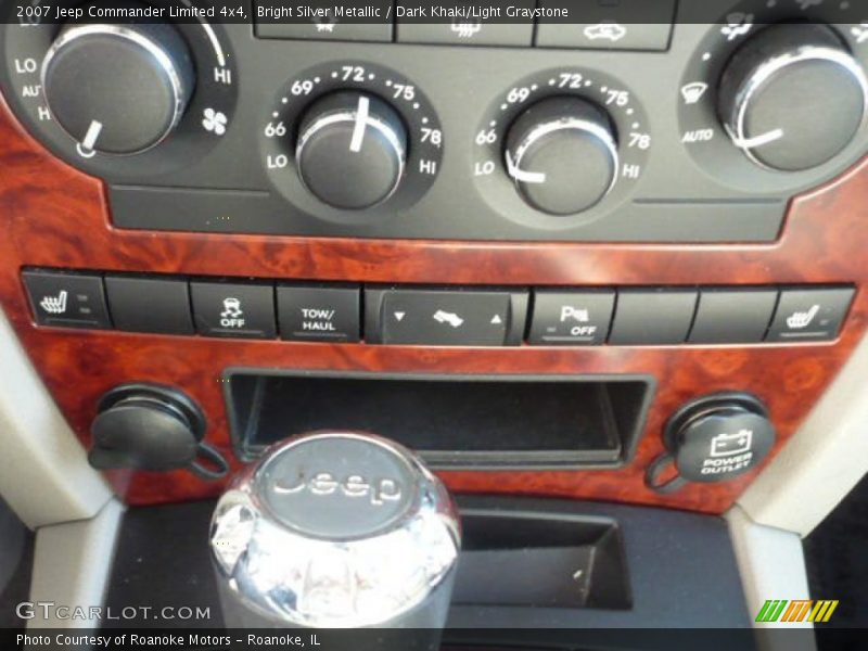 Bright Silver Metallic / Dark Khaki/Light Graystone 2007 Jeep Commander Limited 4x4