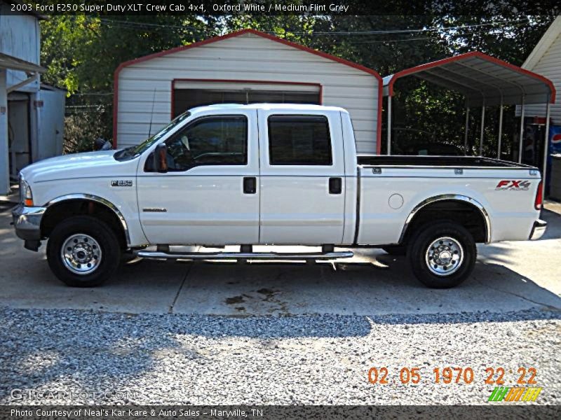 Oxford White / Medium Flint Grey 2003 Ford F250 Super Duty XLT Crew Cab 4x4