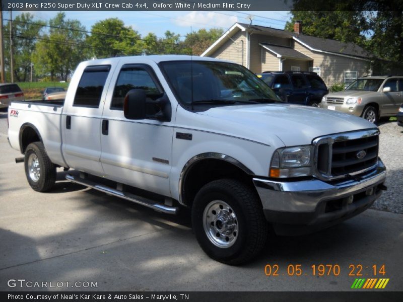 Oxford White / Medium Flint Grey 2003 Ford F250 Super Duty XLT Crew Cab 4x4