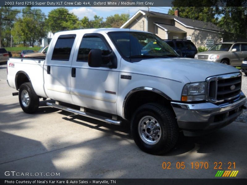 Oxford White / Medium Flint Grey 2003 Ford F250 Super Duty XLT Crew Cab 4x4
