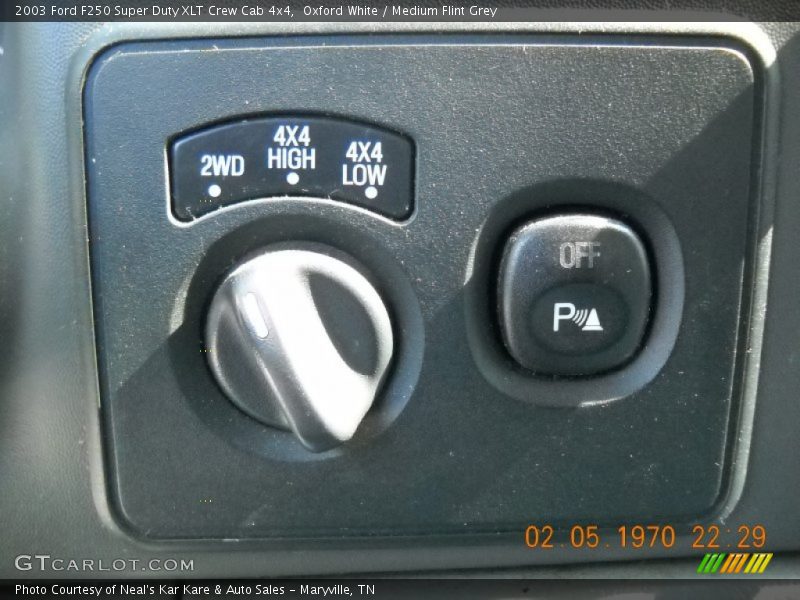 Oxford White / Medium Flint Grey 2003 Ford F250 Super Duty XLT Crew Cab 4x4