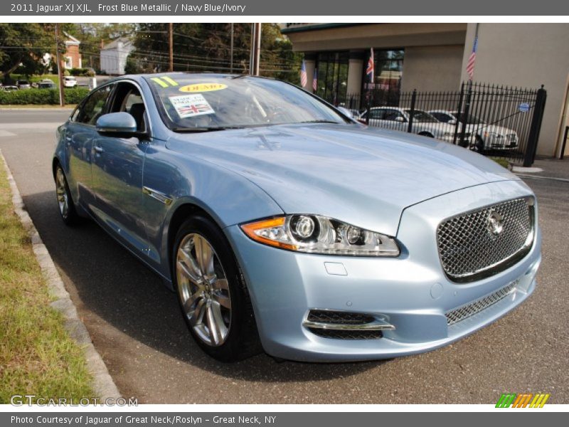 Front 3/4 View of 2011 XJ XJL