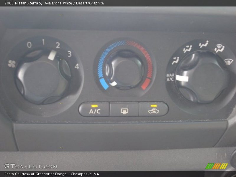 Avalanche White / Desert/Graphite 2005 Nissan Xterra S