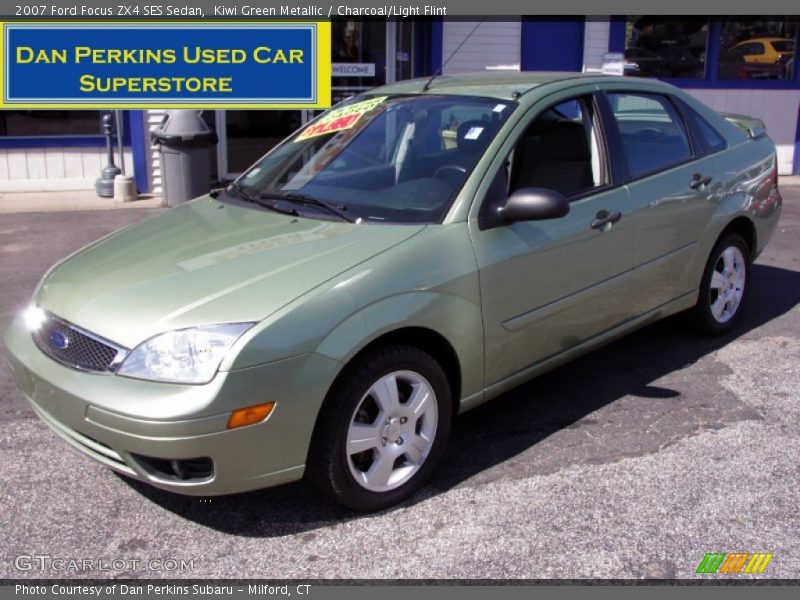 Kiwi Green Metallic / Charcoal/Light Flint 2007 Ford Focus ZX4 SES Sedan
