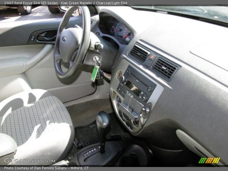 Kiwi Green Metallic / Charcoal/Light Flint 2007 Ford Focus ZX4 SES Sedan