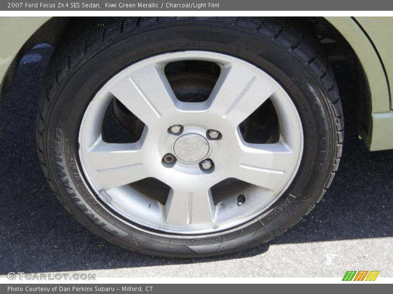 Kiwi Green Metallic / Charcoal/Light Flint 2007 Ford Focus ZX4 SES Sedan
