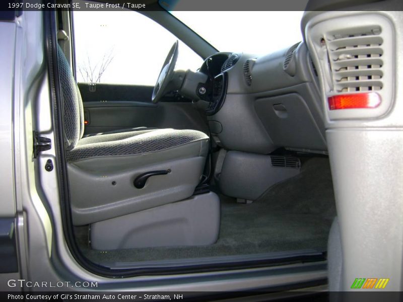 Taupe Frost / Taupe 1997 Dodge Caravan SE