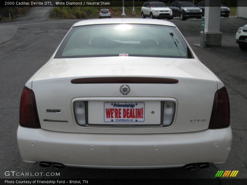 White Diamond / Neutral Shale 2000 Cadillac DeVille DTS
