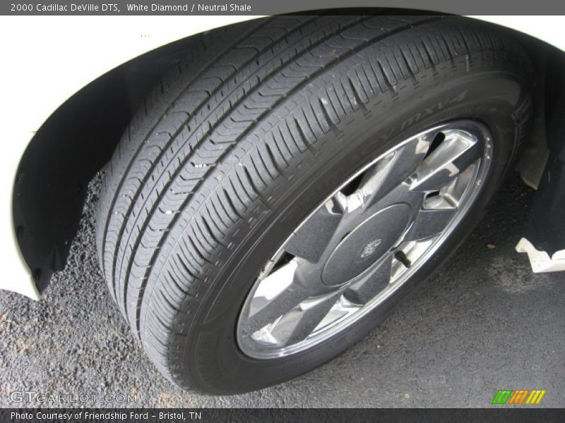 White Diamond / Neutral Shale 2000 Cadillac DeVille DTS