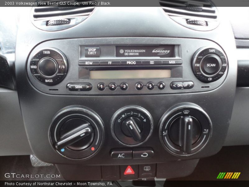 Uni Red / Black 2003 Volkswagen New Beetle GLS Coupe