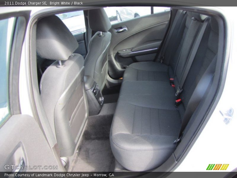 Bright White / Black 2011 Dodge Charger SE