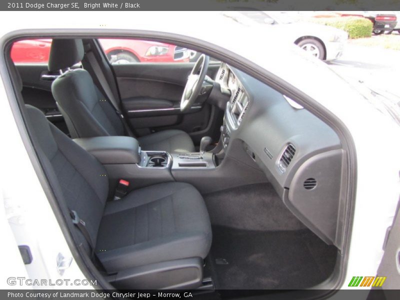 Bright White / Black 2011 Dodge Charger SE