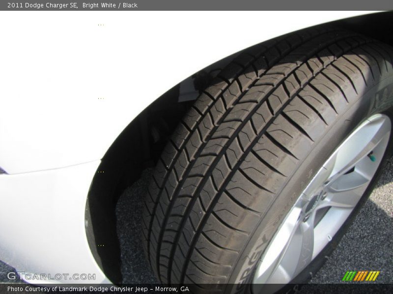 Bright White / Black 2011 Dodge Charger SE
