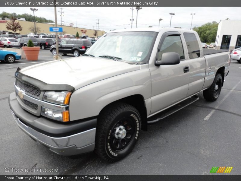 Front 3/4 View of 2005 Silverado 1500 Extended Cab 4x4