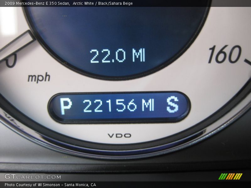 Arctic White / Black/Sahara Beige 2009 Mercedes-Benz E 350 Sedan