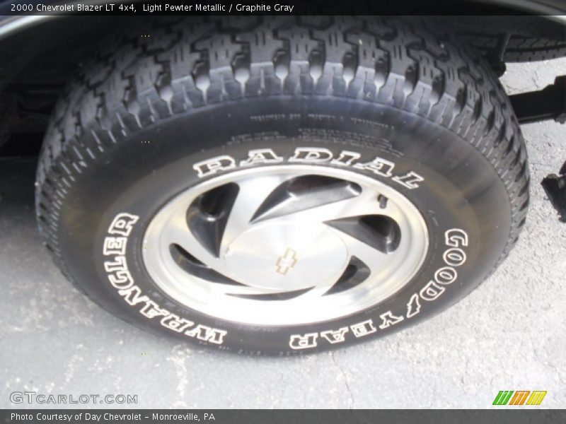 Light Pewter Metallic / Graphite Gray 2000 Chevrolet Blazer LT 4x4