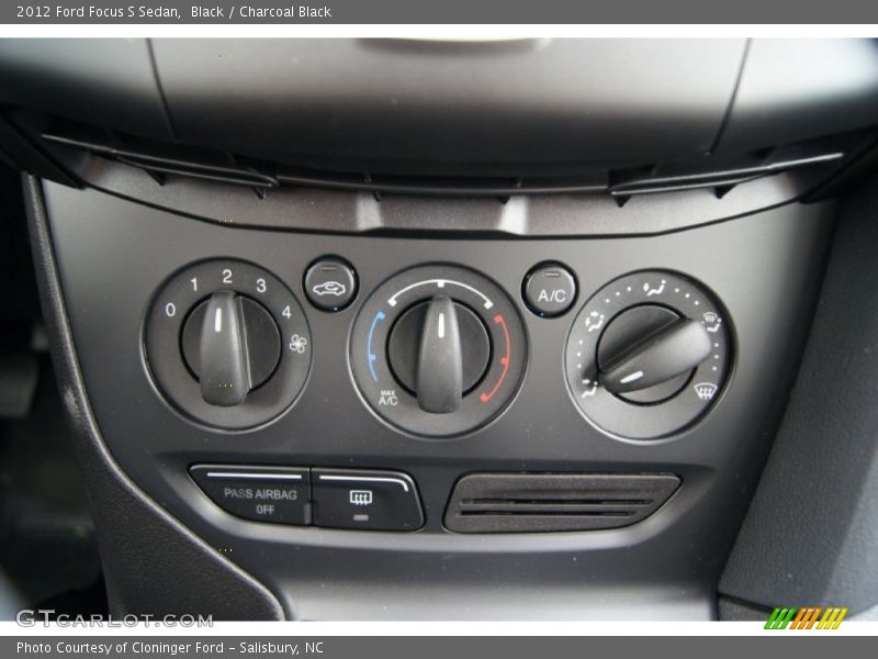 Black / Charcoal Black 2012 Ford Focus S Sedan