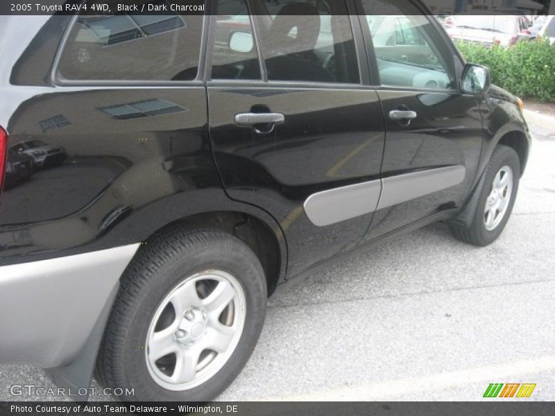 Black / Dark Charcoal 2005 Toyota RAV4 4WD