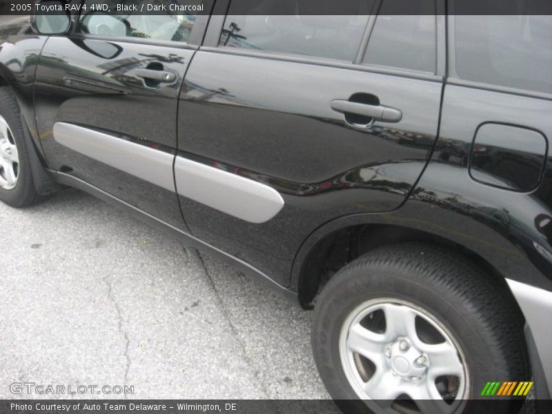 Black / Dark Charcoal 2005 Toyota RAV4 4WD