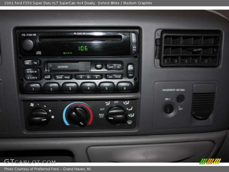 Audio System of 2001 F350 Super Duty XLT SuperCab 4x4 Dually