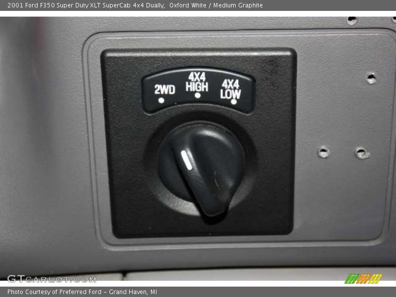 Controls of 2001 F350 Super Duty XLT SuperCab 4x4 Dually
