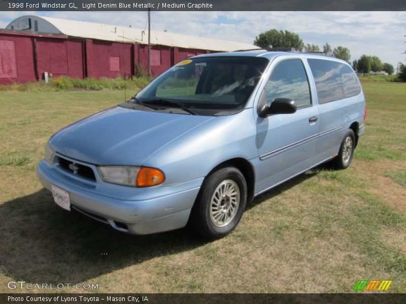 Front 3/4 View of 1998 Windstar GL