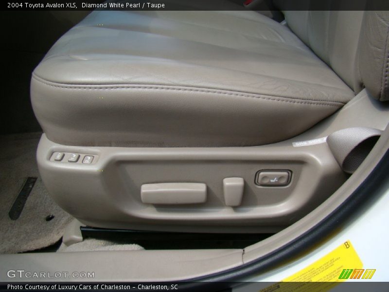 Diamond White Pearl / Taupe 2004 Toyota Avalon XLS
