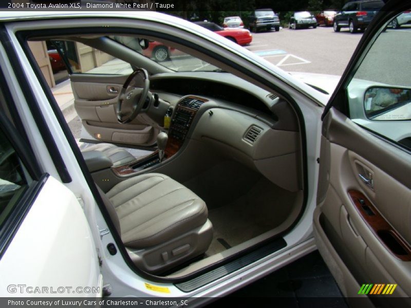 Diamond White Pearl / Taupe 2004 Toyota Avalon XLS