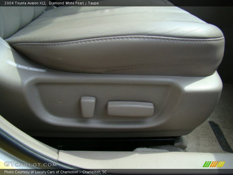 Diamond White Pearl / Taupe 2004 Toyota Avalon XLS