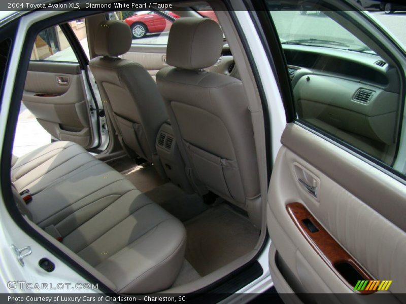Diamond White Pearl / Taupe 2004 Toyota Avalon XLS